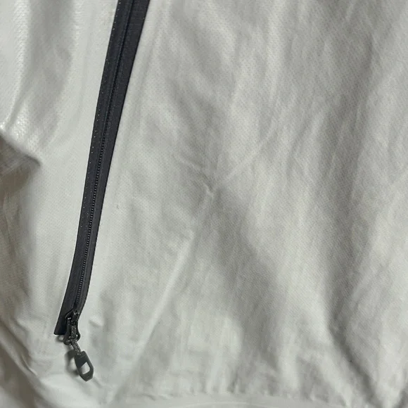 Columbia Men's Light Gray Raincoat - Picture 6 of 9